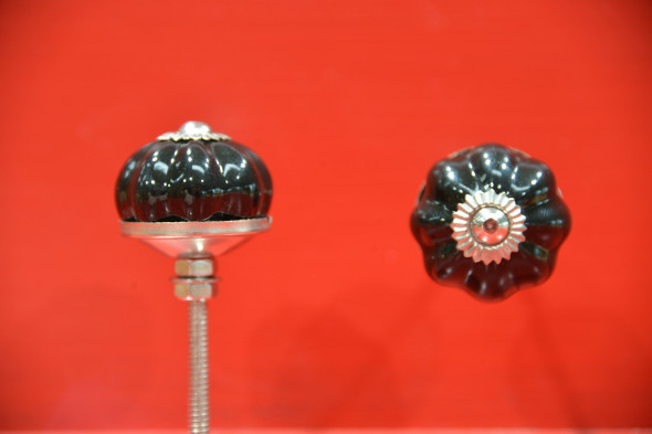 Porcelánová úchytka černá, průměr 30mm