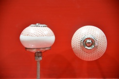 Porcelánová úchytka, červené tečky, průměr 40mm