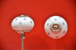 Porcelánová úchytka, fialové hvězdy, průměr 40mm