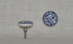 Porcelánová úchytka bílá s rostlinným motivem I., průměr 40mm