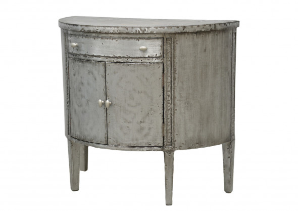 Komoda Demi-lune, oplechovaný povrch