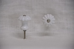 Porcelánová úchytka, bílá s vroubky, stříbrný vršek, průměr 35mm