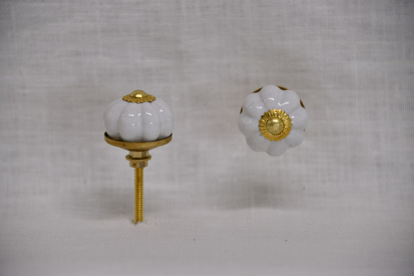 Porcelánová úchytka, bílá, zlatý vršek, průměr 30mm