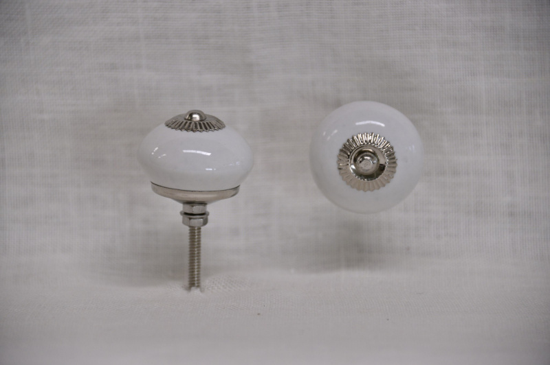 Porcelánová úchytka, kulatá bílá, stříbrný vršek, průměr 40mm