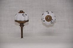 Porcelánová úchytka, bílá s patinou, průměr 30mm