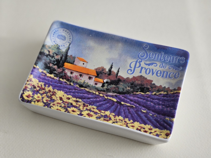 Keramická podložka na mýdlo, Pole